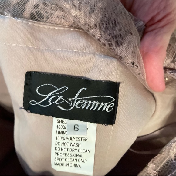 La Femme  Lace Quarter
Length Sleeve Bateau A-line
Dress size 6 Formal Gown - Picture 4 of 15